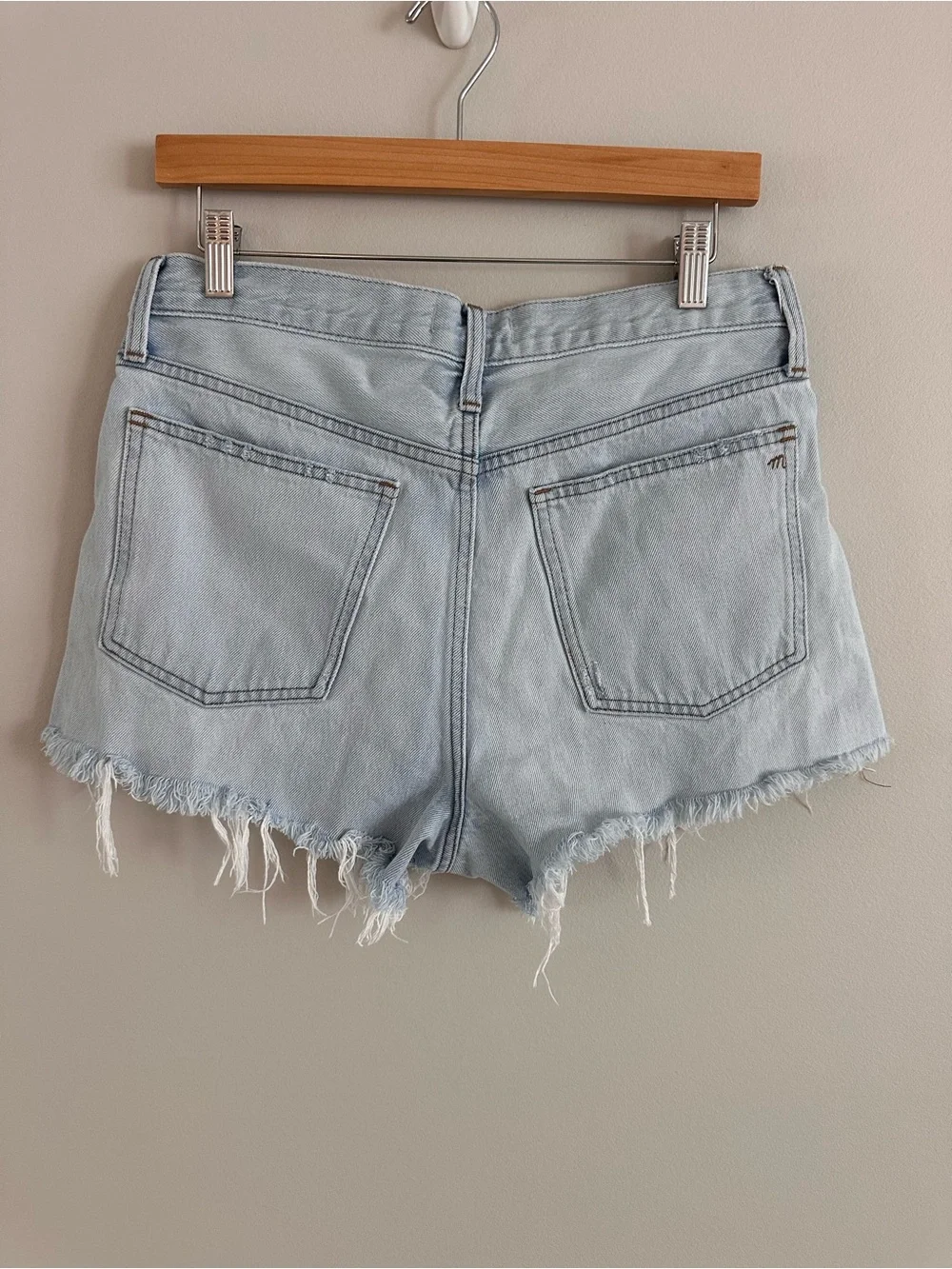 Madewell Relaxed Denim Shorts Cutoff Light Wash 100% Cotton Raw Hem Size 28